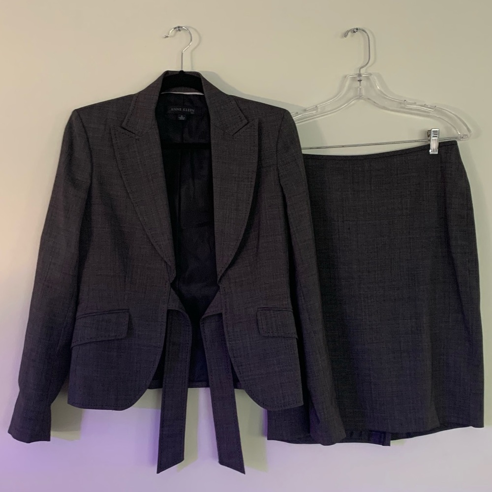 💪🏻 Women’s Power Suit 💪🏻